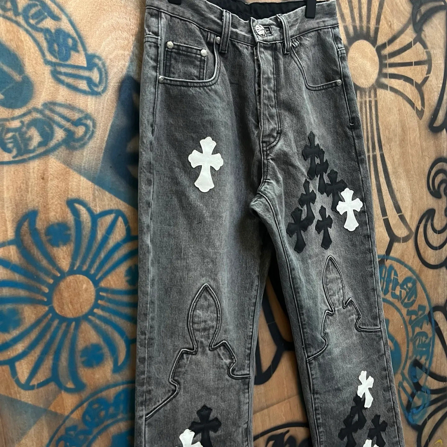 P720 Chrome Hearts Limited Series New City Limited Jeans Chrome Hearts City Limited Jeans vintage levis American made 501 505 517 base version remake Levis American made 501 base version Imported sheepskin 925 silver remake Customers provide waist and trousers length or height and weight The studio will select the most suitable base version for you to remake There are many people doing remakes in the market Don’t belittle or comment The difference is visible to the naked eye See more and compare for yourself #CHROME HEARTS Unisex style